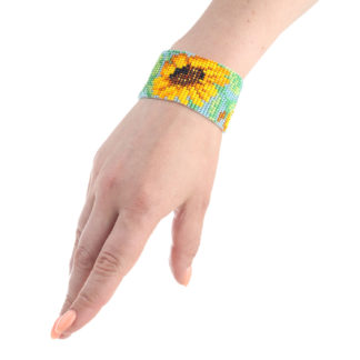 Браслет з бісеру, соняшник (на блакитному)