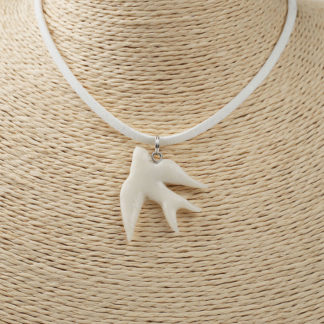 Підвіска “Гострокрила ластівка” біла